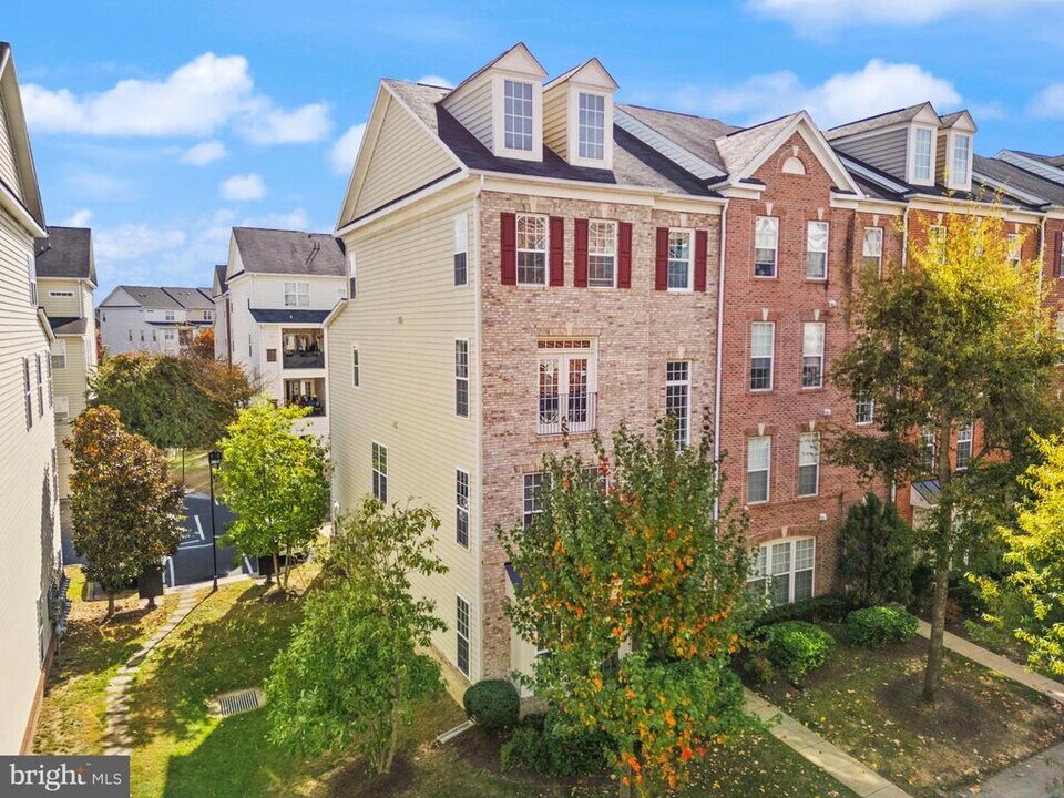 2238 Margraf Cir in Leesylvania, VA - Building Photo