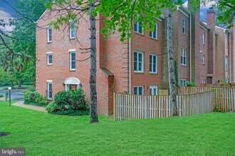 14 S Manchester St in Arlington, VA - Building Photo - Building Photo