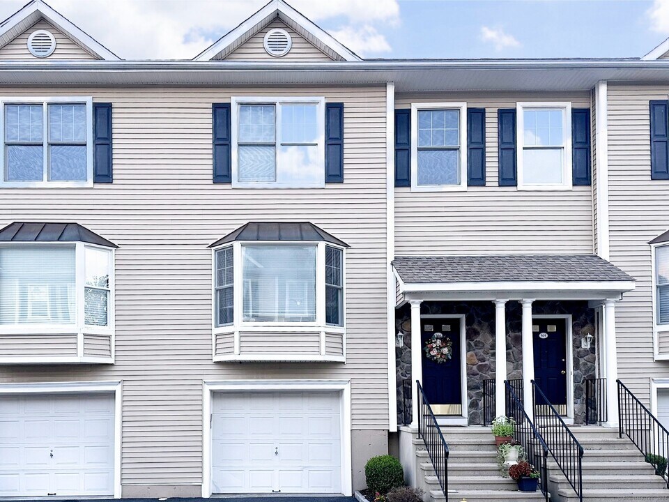 15 Scuppo Rd in Danbury, CT - Building Photo