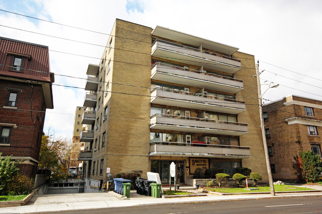 Davette Apartments in Toronto, ON - Building Photo