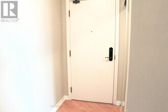 220 Forum Dr in Mississauga, ON - Building Photo - Building Photo