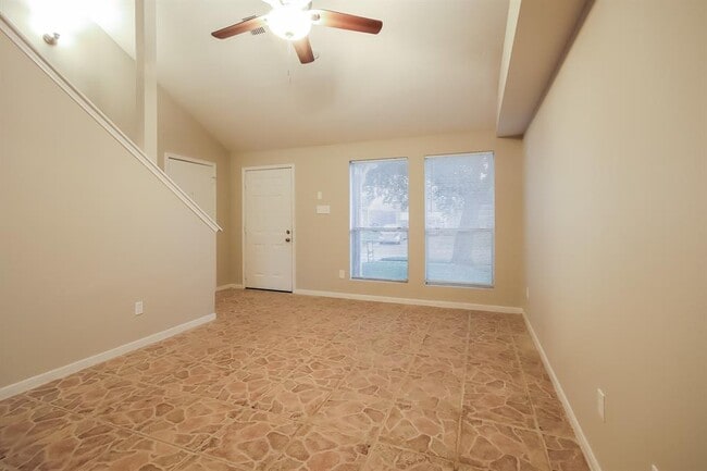 2219 Hadden Hollow Dr in Houston, TX - Building Photo - Building Photo