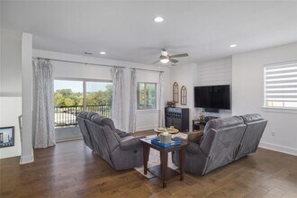 5315 La Crosse Ave in Austin, TX - Building Photo - Building Photo