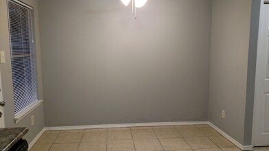 2017 Paisley Dr in Arlington, TX - Building Photo - Building Photo