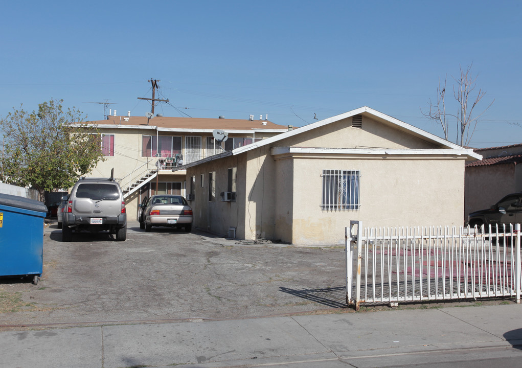 2407 Sale Pl in Huntington Park, CA - Building Photo