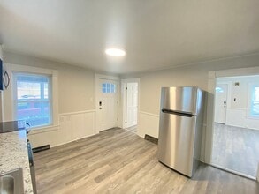 8 Parkinson Ct in Nashua, NH - Building Photo - Building Photo