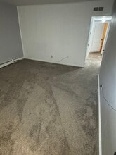 240 E Avon Rd, Unit APT 1 in Brookhaven, PA - Foto de edificio - Building Photo