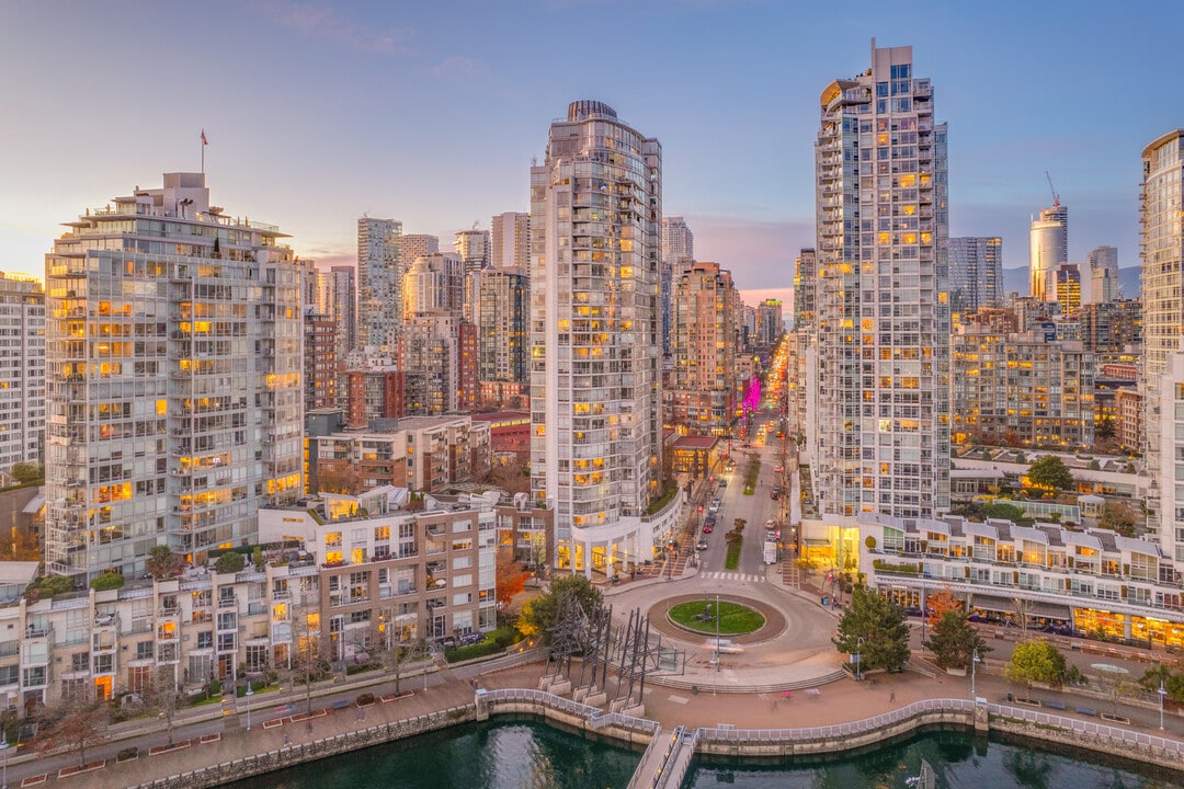 The Peninsula in Vancouver, BC - Building Photo