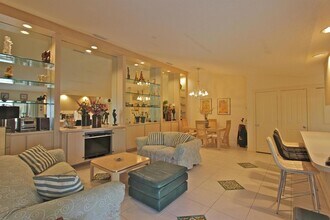 10201 Chapman Oak Ct in Palm Beach Gardens, FL - Foto de edificio - Building Photo