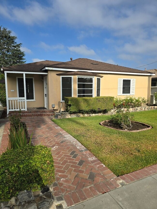 property at 414 N Shaffer St