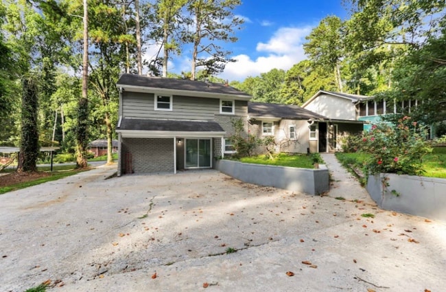 property at 3640 W Potomac Dr