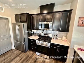 1753 Tudor Wy in Plumas Lake, CA - Building Photo - Building Photo