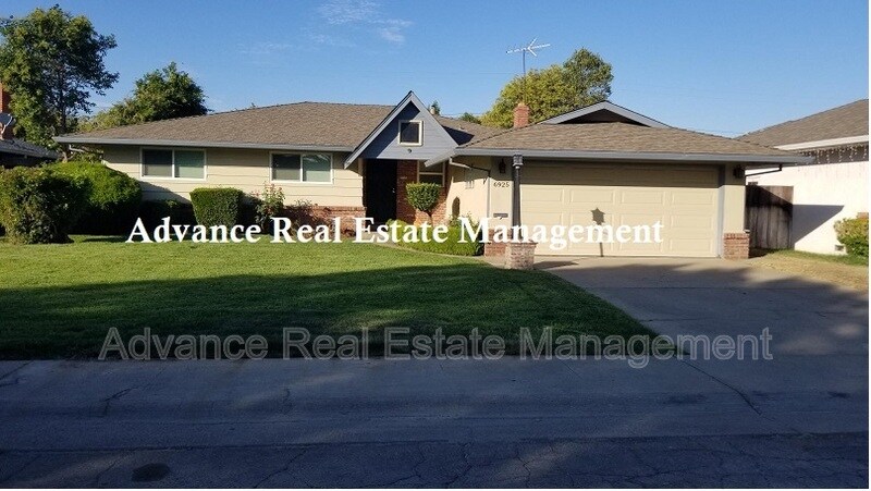 6925 Chevy Chase Way in Sacramento, CA - Building Photo