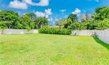128 Royal Pine Cir N in Royal Palm Beach, FL - Foto de edificio - Building Photo