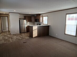 5200 Champagne Dr in Flint, MI - Building Photo - Building Photo