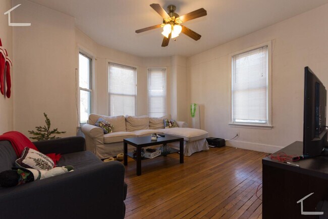 221 Freeman St in Brookline, MA - Foto de edificio - Building Photo