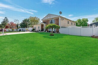 62 Washington St in Farmingdale, NY - Foto de edificio - Building Photo