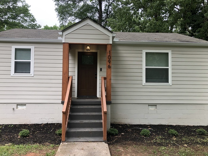 1096 Ferndale St in Stone Mountain, GA - Building Photo