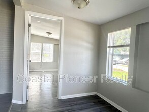 8307 N Semmes St in Tampa, FL - Building Photo - Building Photo