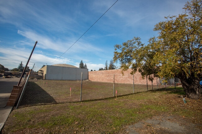 24997 Oneil Ave in Hayward, CA - Foto de edificio - Building Photo