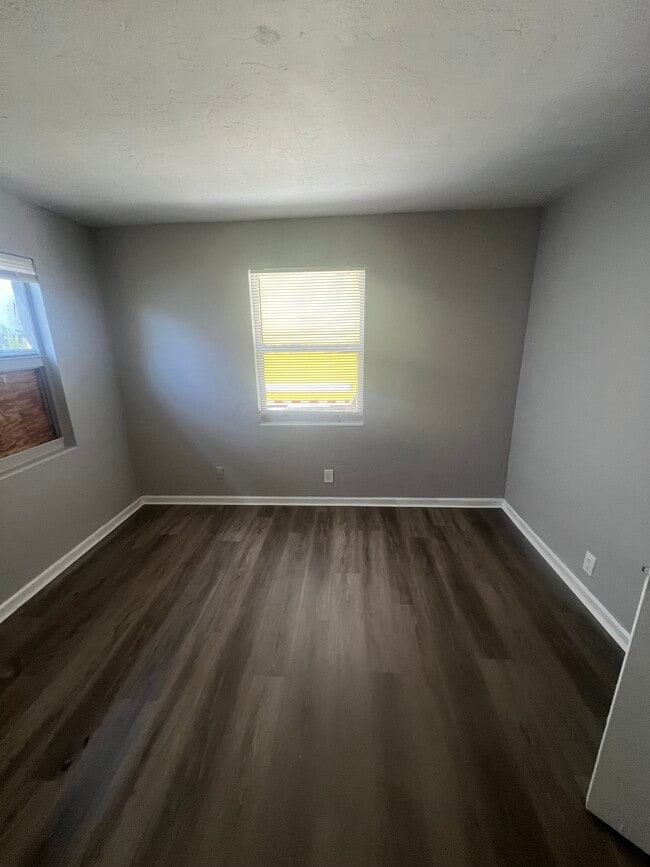 property at 1009 W 9th St