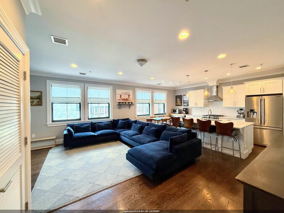 33 Griffith St in Jersey City, NJ - Building Photo