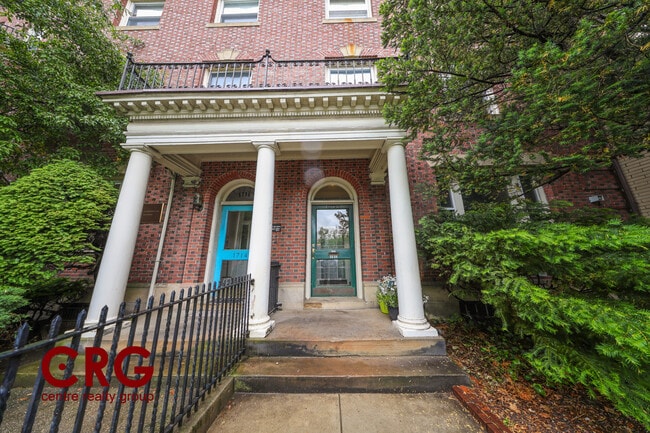 1712 Beacon St, Unit 2 in Brookline, MA - Building Photo - Building Photo