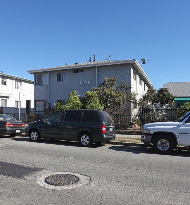1128 N Edgemont St in Los Angeles, CA - Foto de edificio - Building Photo
