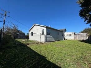 1695 Chestnut St in Eureka, CA - Building Photo - Building Photo