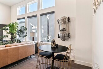 2210 Lou Ellen Ln in Houston, TX - Building Photo - Building Photo