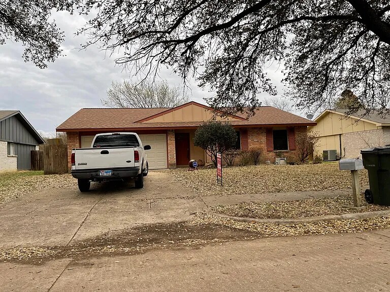 933 Shenandoah Dr in Plano, TX - Building Photo