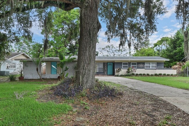 3300 Flowertree Rd in Belle Isle, FL - Building Photo - Building Photo