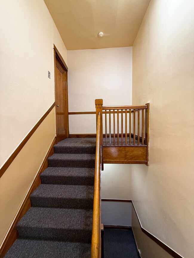 5043 W Argyle St, Unit 2 in Chicago, IL - Foto de edificio - Building Photo