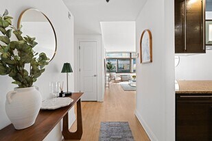 10 Regent St, Unit 501 in Jersey City, NJ - Building Photo