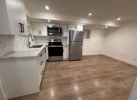 11 Howard Av in Burnaby, BC - Building Photo - Building Photo