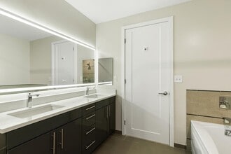 1 Canal St, Unit 1211 in Boston, MA - Building Photo - Building Photo