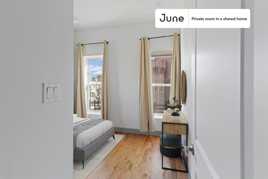 Room in Shared 4 bed/2 bath home in New York, NY - Building Photo