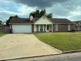 1713 Sugarberry Pl in Greenwood, AR - Building Photo