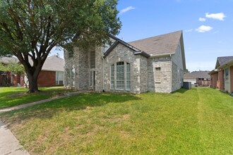 2802 Briarbrook Ln in Garland, TX - Building Photo - Building Photo