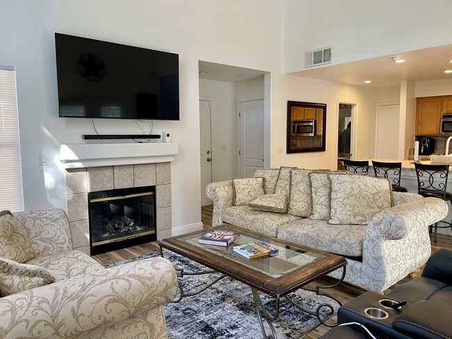 1401 Beaver Spring St in Las Vegas, NV - Building Photo - Building Photo