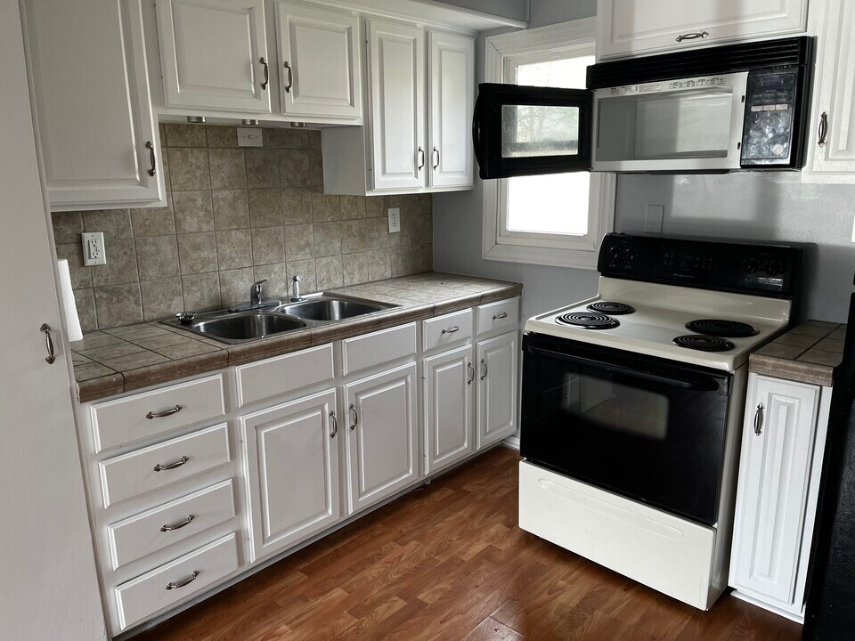 190 Rangeline Rd in Kohler, WI - Building Photo