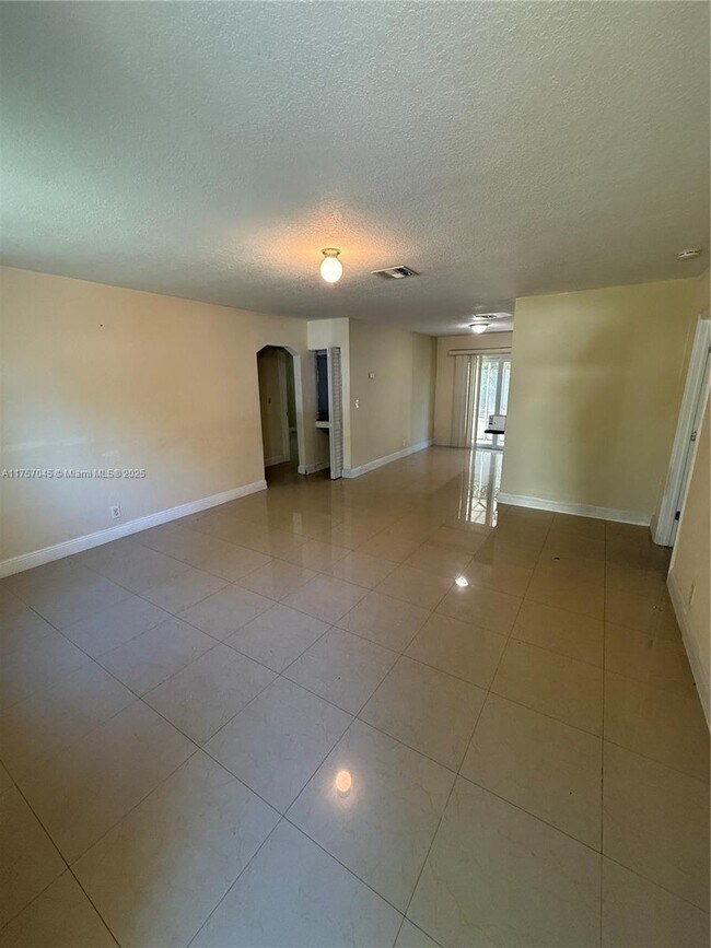 4617 SW 24th Ave in Fort Lauderdale, FL - Building Photo - Building Photo
