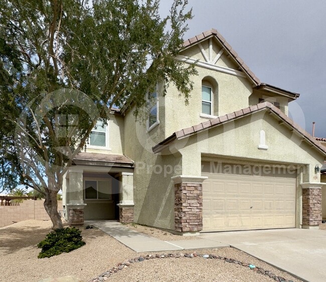 property at 4720 W Lindenthal Ln