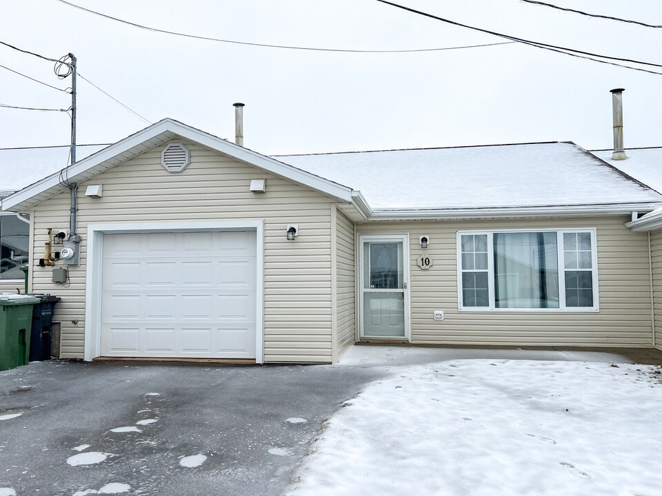 10 Muttart Dr in Cornwall, PE - Building Photo