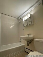 222 Babcock St, Unit 1F in Brookline, MA - Building Photo - Building Photo