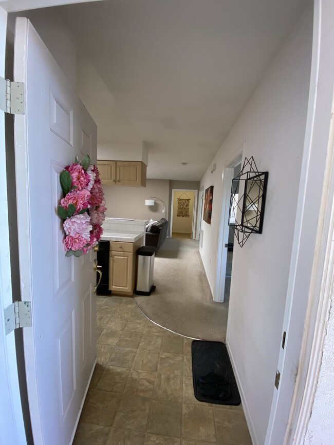 1322 Garnet Ave, Unit 201 in San Diego, CA - Building Photo - Building Photo