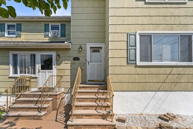 10 Blanche St in Secaucus, NJ - Building Photo - Building Photo