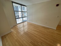 25 Lagrange St, Unit 1 in Boston, MA - Foto de edificio - Building Photo