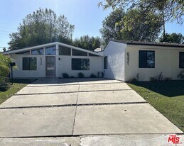 6329 Jumilla Ave in Los Angeles, CA - Building Photo