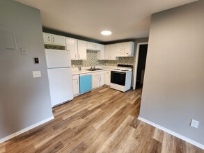 Robert Drive Apartments in North Tonawanda, NY - Building Photo - Interior Photo